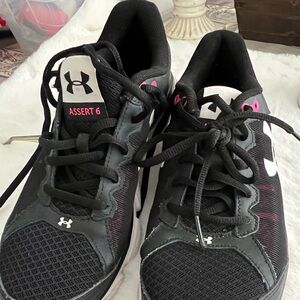 Under armor Assert 6